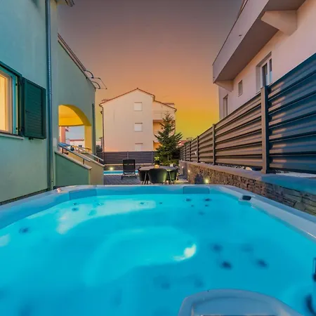 Villa S - Five Bedroom With Private Pool