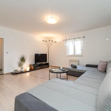 Villa S - Five Bedroom With Private Pool