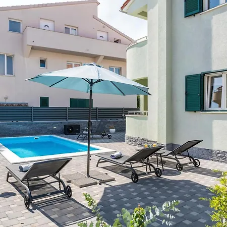 Villa S - Five Bedroom With Private Pool *