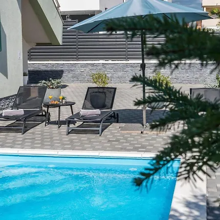 S - Five Bedroom With Private Pool Vodice