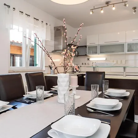 S - Five Bedroom With Private Pool Villa *