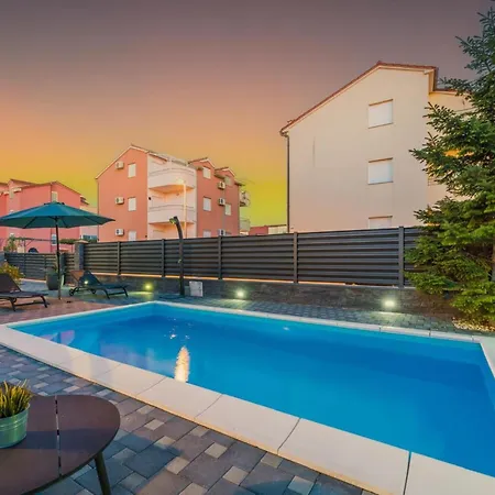 Villa S - Five Bedroom With Private Pool *