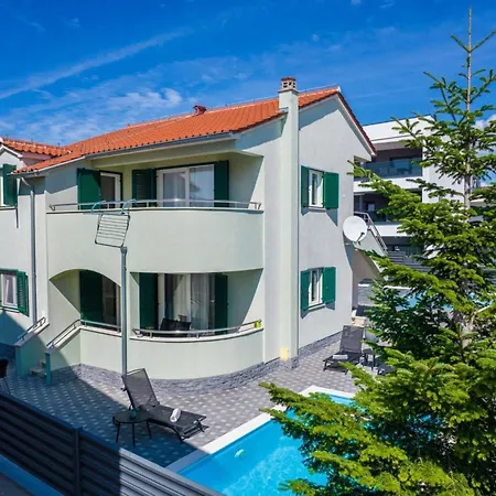 S - Five Bedroom With Private Pool * Vodice