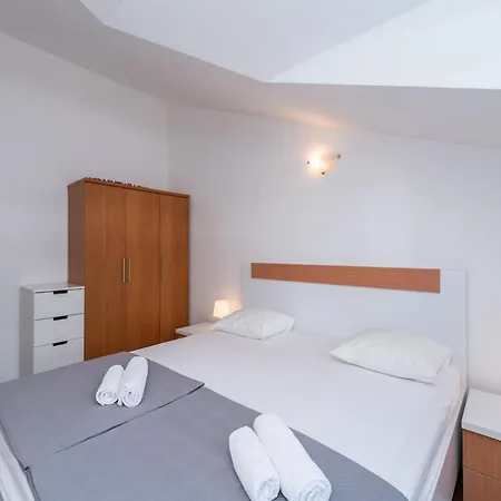 S - Five Bedroom With Private Pool