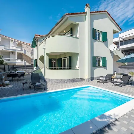 S - Five Bedroom With Private Pool * Vodice