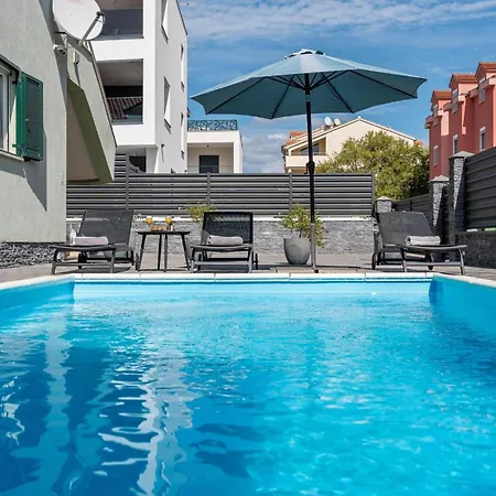 Villa S - Five Bedroom With Private Pool