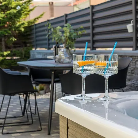 Villa S - Five Bedroom With Private Pool *