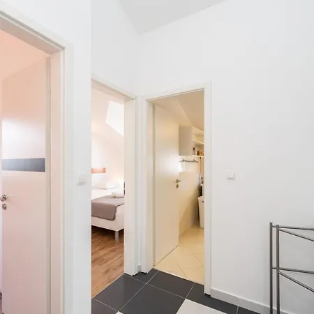 S - Five Bedroom With Private Pool