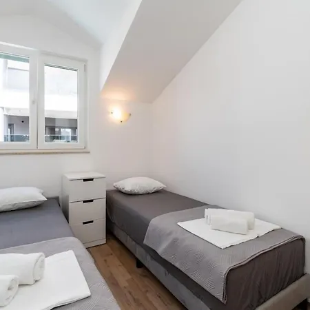 S - Five Bedroom With Private Pool * Vodice