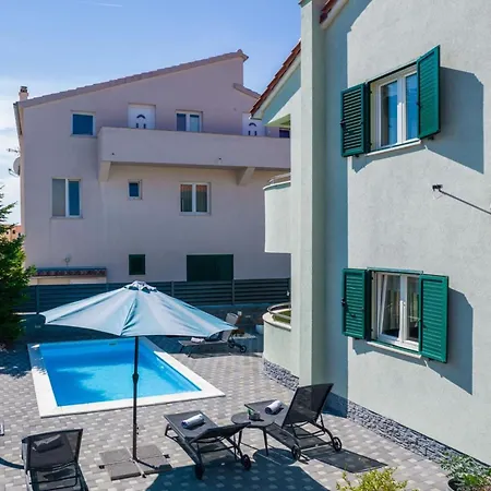 S - Five Bedroom With Private Pool * Vodice