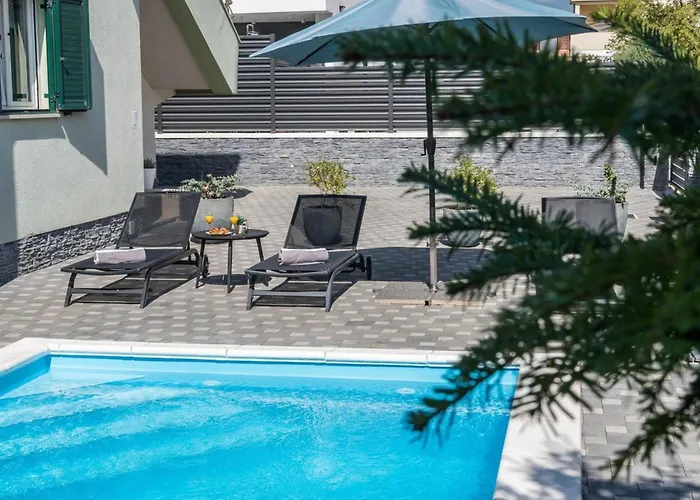 S - Five Bedroom With Private Pool Vodice