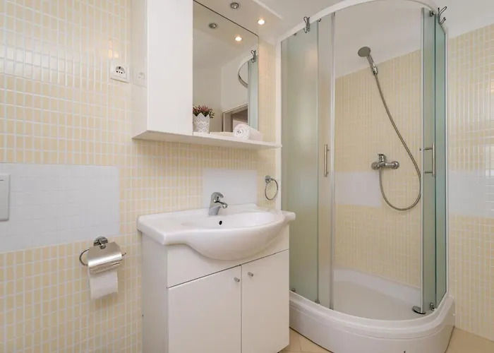 S - Five Bedroom With Private Pool * 沃迪切