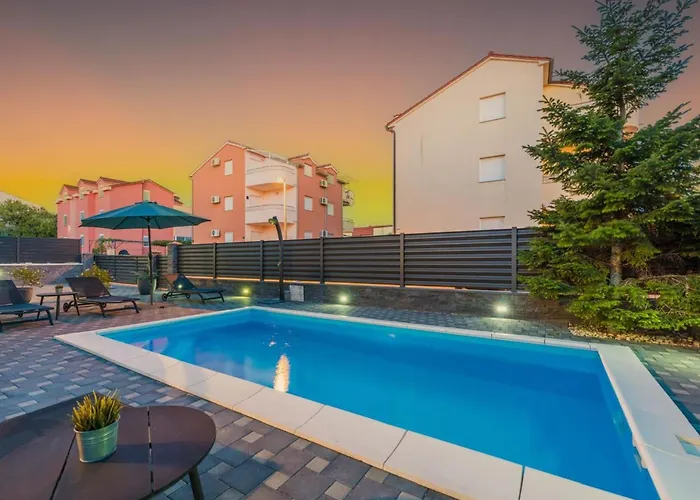 Villa S - Five Bedroom With Private Pool *