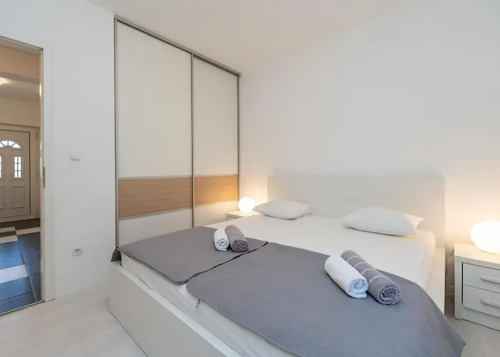 S - Five Bedroom With Private Pool 别墅 沃迪切