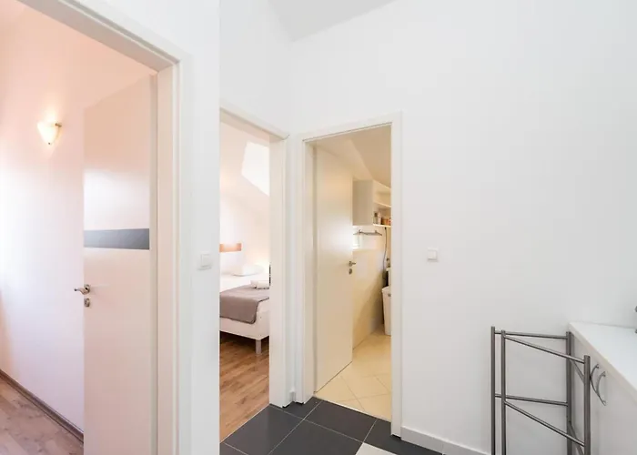 S - Five Bedroom With Private Pool