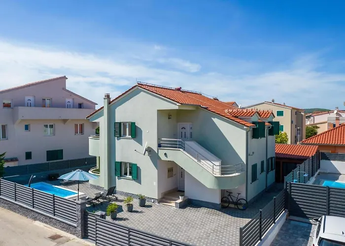 S - Five Bedroom With Private Pool *