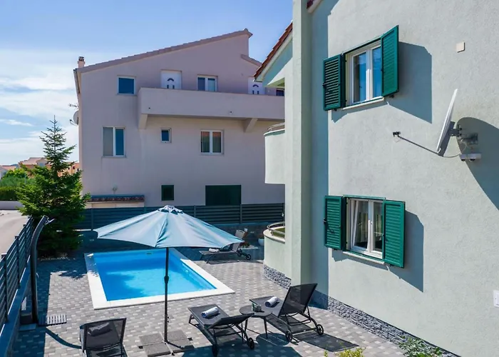 S - Five Bedroom With Private Pool * 沃迪切