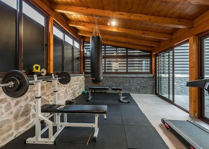 S - Five Bedroom With Private Pool