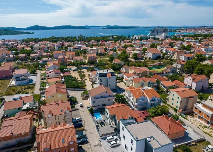 S - Five Bedroom With Private Pool